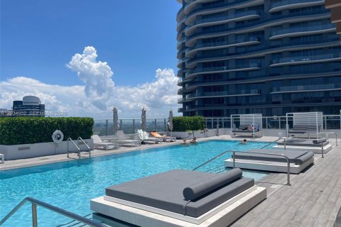 Estudio en el Condominio en Miami, Florida  № 2253545