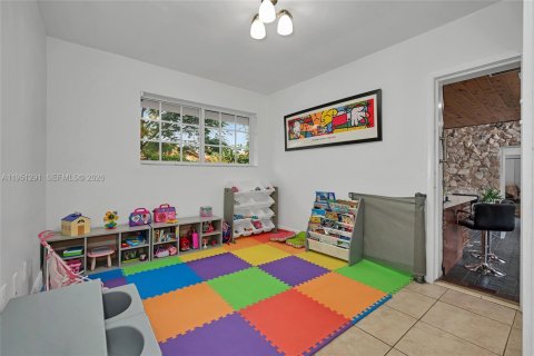 Casa en venta en Miami, Florida, 7 dormitorios, 508.55 m2 № 2057826 - foto 14