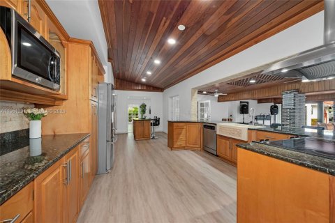 Casa en venta en Miami, Florida, 7 dormitorios, 508.55 m2 № 2057826 - foto 9