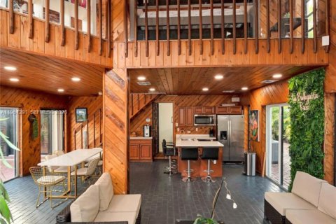 Casa en venta en Miami, Florida, 7 dormitorios, 508.55 m2 № 2057826 - foto 18