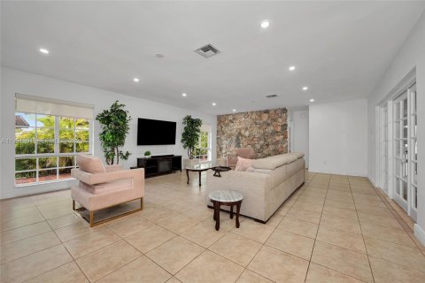 Casa en venta en Miami, Florida, 7 dormitorios, 508.55 m2 № 2057826 - foto 12
