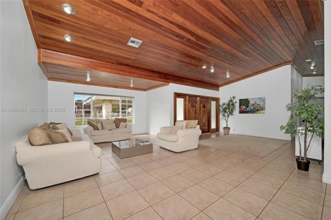 Casa en venta en Miami, Florida, 7 dormitorios, 508.55 m2 № 2057826 - foto 5