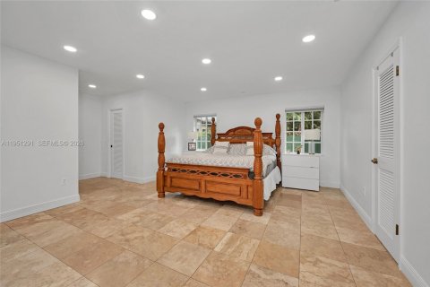 Casa en venta en Miami, Florida, 7 dormitorios, 508.55 m2 № 2057826 - foto 20