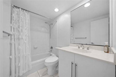 Купить кондоминиум в Холливуд, Флорида 1 спальня, 75.9м2, № 2186113 - фото 11