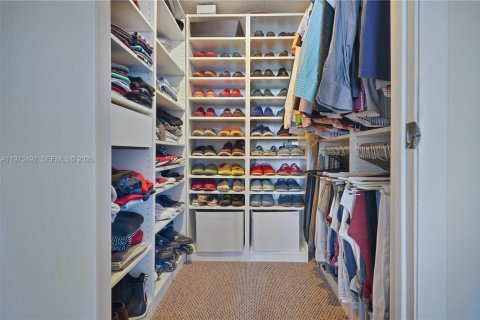 Купить кондоминиум в Майами, Флорида 2 спальни, 113.81м2, № 2034063 - фото 16