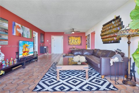 Купить кондоминиум в Майами, Флорида 2 спальни, 113.81м2, № 2034063 - фото 12