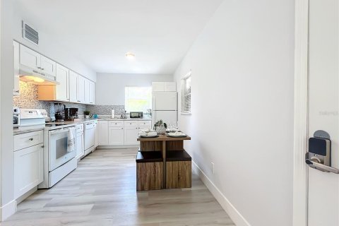 Apartment in Orlando, Florida 2 bedrooms, 62.99 sq.m. № 2224758 - photo 9