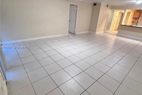 Copropriété à vendre à Plantation, Floride: 2 chambres, 104.98 m2 № 2008673 - photo 17