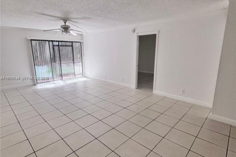 Copropriété à vendre à Plantation, Floride: 2 chambres, 104.98 m2 № 2008673 - photo 3