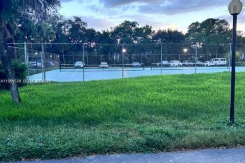 Copropriété à vendre à Plantation, Floride: 2 chambres, 104.98 m2 № 2008673 - photo 21