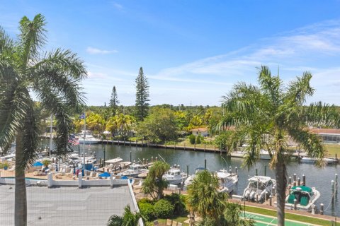 Condo in Pompano Beach, Florida, 2 bedrooms  № 2187415 - photo 18