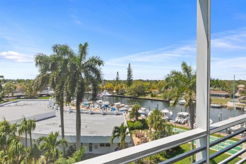 Condo in Pompano Beach, Florida, 2 bedrooms  № 2187415 - photo 17