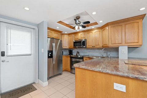 Condo in Pompano Beach, Florida, 2 bedrooms  № 2187415 - photo 30