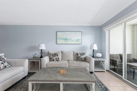 Condo in Pompano Beach, Florida, 2 bedrooms  № 2187415 - photo 10