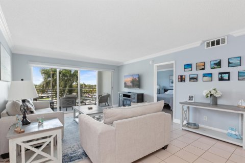 Condo in Pompano Beach, Florida, 2 bedrooms  № 2187415 - photo 11