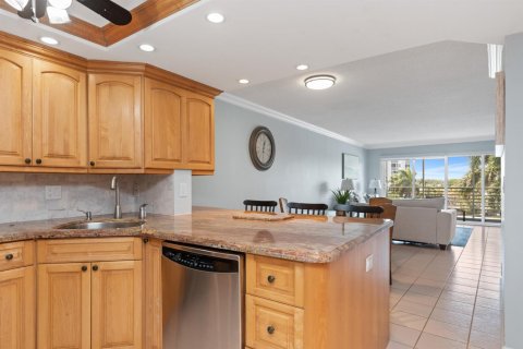 Condo in Pompano Beach, Florida, 2 bedrooms  № 2187415 - photo 5
