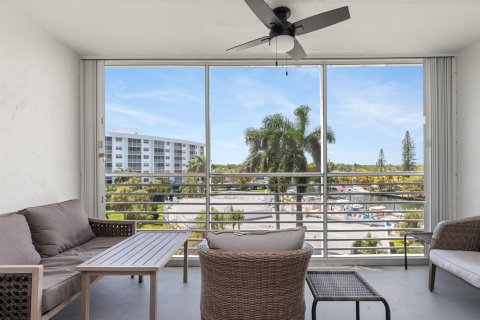 Condo in Pompano Beach, Florida, 2 bedrooms  № 2187415 - photo 13