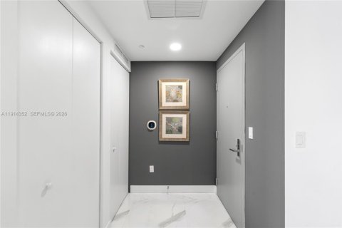 Купить кондоминиум в Майами, Флорида 2 спальни, 116.78м2, № 2062057 - фото 3