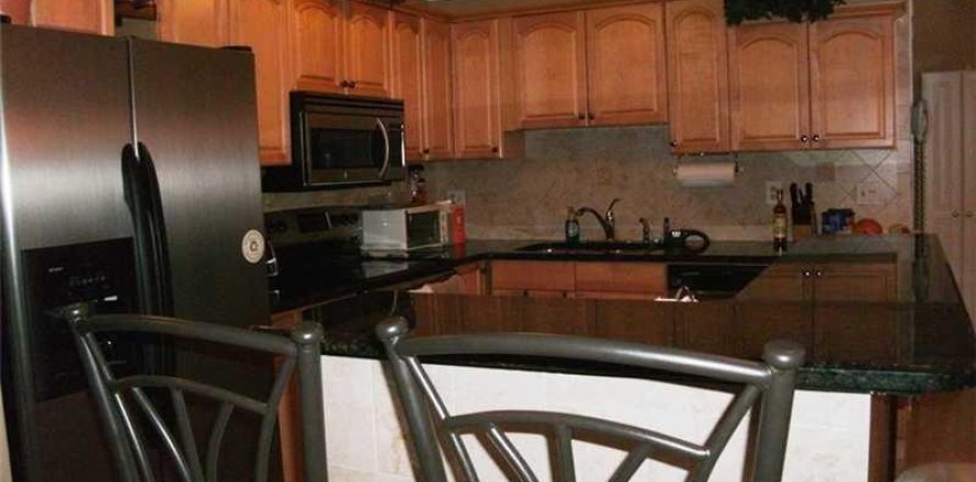 House in North Lauderdale, Florida 3 bedrooms, 131.55 sq.m. № 991730