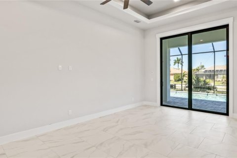 House in Cape Coral, Florida 4 bedrooms, 317.91 sq.m. № 1416806 - photo 18