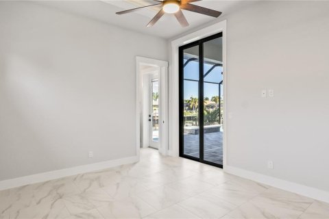 House in Cape Coral, Florida 4 bedrooms, 317.91 sq.m. № 1416806 - photo 24