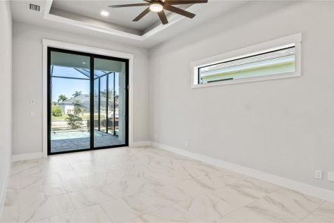 House in Cape Coral, Florida 4 bedrooms, 317.91 sq.m. № 1416806 - photo 17