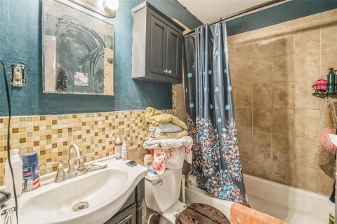 House in Tampa, Florida 2 bedrooms, 101.08 sq.m. № 1745187 - photo 13