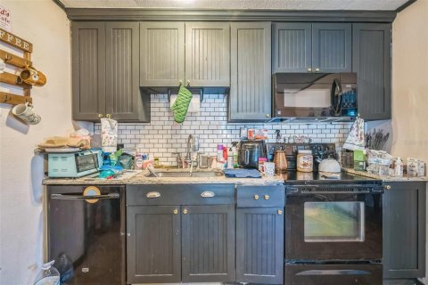 House in Tampa, Florida 2 bedrooms, 101.08 sq.m. № 1745187 - photo 6