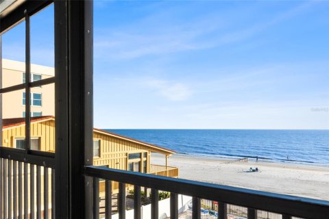 Condo in Madeira Beach, Florida, 2 bedrooms № 2422731 - photo 28
