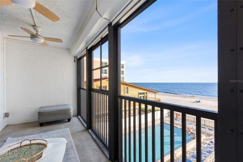 Condo in Madeira Beach, Florida, 2 bedrooms № 2422731 - photo 27