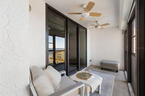 Condo in Madeira Beach, Florida, 2 bedrooms № 2422731 - photo 30