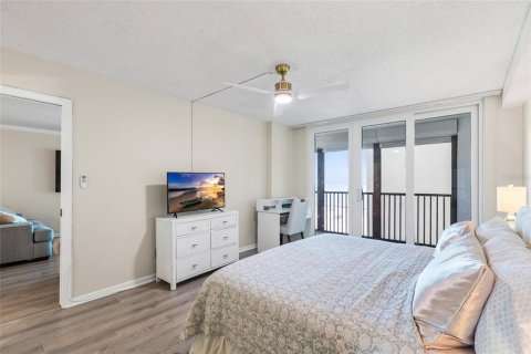 Condo in Madeira Beach, Florida, 2 bedrooms № 2422731 - photo 17