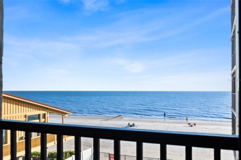 Condo in Madeira Beach, Florida, 2 bedrooms № 2422731 - photo 29