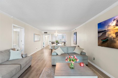 Condo in Madeira Beach, Florida, 2 bedrooms № 2422731 - photo 5