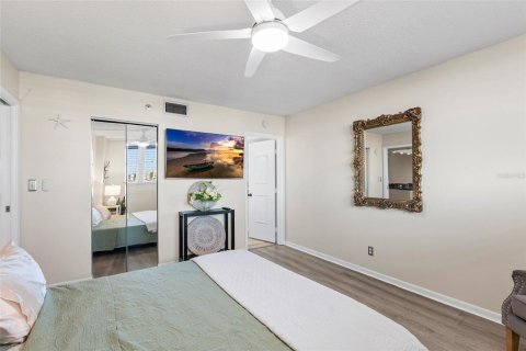 Condo in Madeira Beach, Florida, 2 bedrooms № 2422731 - photo 22