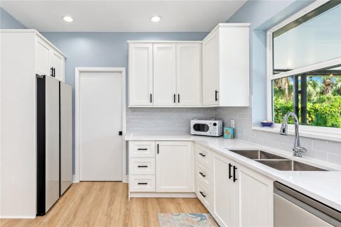 Купить виллу или дом в Венеция, Флорида 7 комнат, 156.08м2, № 2390756 - фото 14