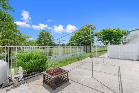 Condo in Coral Springs, Florida, 1 bedroom  № 1875355 - photo 19