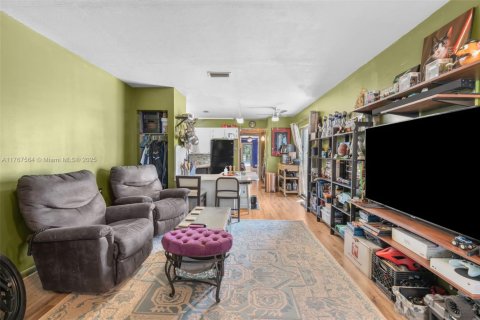 Condo in Coral Springs, Florida, 1 bedroom  № 1875355 - photo 9