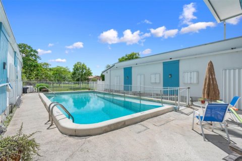 Condo in Coral Springs, Florida, 1 bedroom  № 1875355 - photo 2