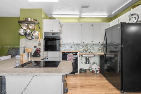 Condo in Coral Springs, Florida, 1 bedroom  № 1875355 - photo 4