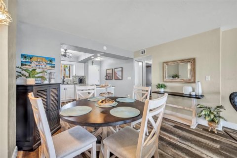 Condo in Ormond Beach, Florida, 2 bedrooms  № 1840045 - photo 9