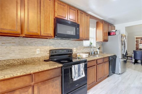 House in Kissimmee, Florida 2 bedrooms, 98.66 sq.m. № 2205634 - photo 18