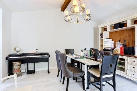 House in Kissimmee, Florida 2 bedrooms, 98.66 sq.m. № 2205634 - photo 15