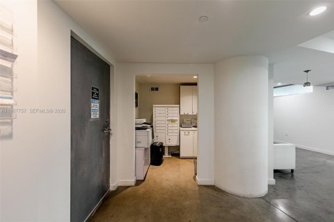 Immobilier commercial à vendre à Miami, Floride № 2049004 - photo 12