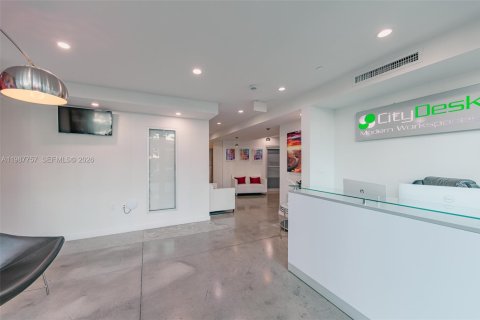 Immobilier commercial à vendre à Miami, Floride № 2049004 - photo 3