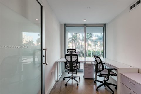 Immobilier commercial à vendre à Miami, Floride № 2049004 - photo 8