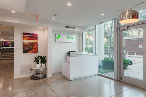 Immobilier commercial à vendre à Miami, Floride № 2049004 - photo 4