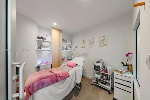 Immobilier commercial à vendre à Miami, Floride № 2049004 - photo 6