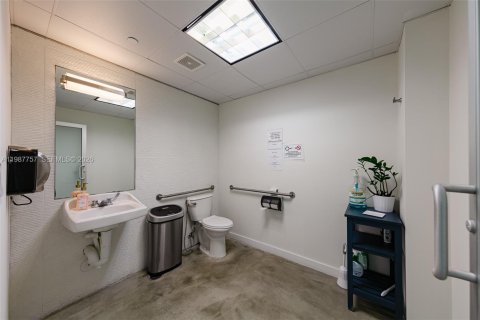 Immobilier commercial à vendre à Miami, Floride № 2049004 - photo 10