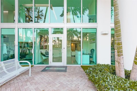 Immobilier commercial à vendre à Miami, Floride № 2049004 - photo 2